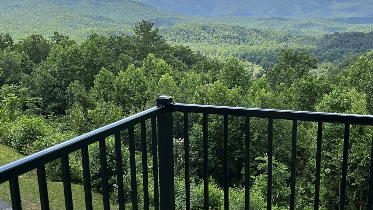 Pittman Center Condo | Spectacular view, 2 BR, pool, hot tub, sauna, 15 mins to Gatlinburg