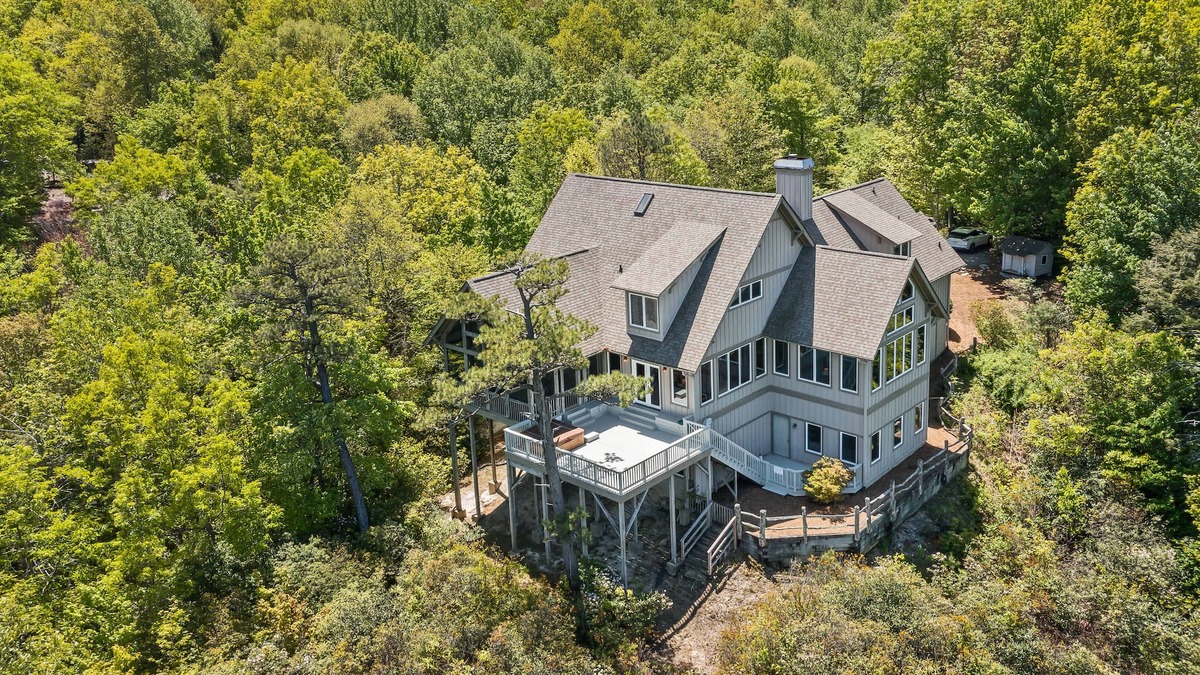 Cleveland House | Spectacular View! Beautiful cliffside house at Caesar's Head