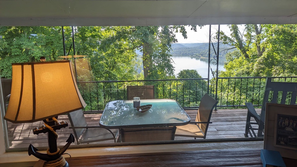 Somerset House | Spectacular View of Lake Cumberland
