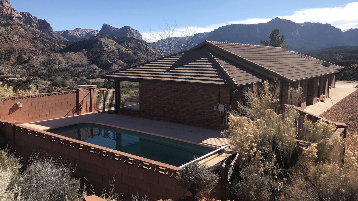 Zion National Park South Entrance House | Spectacular view of Zion National Park