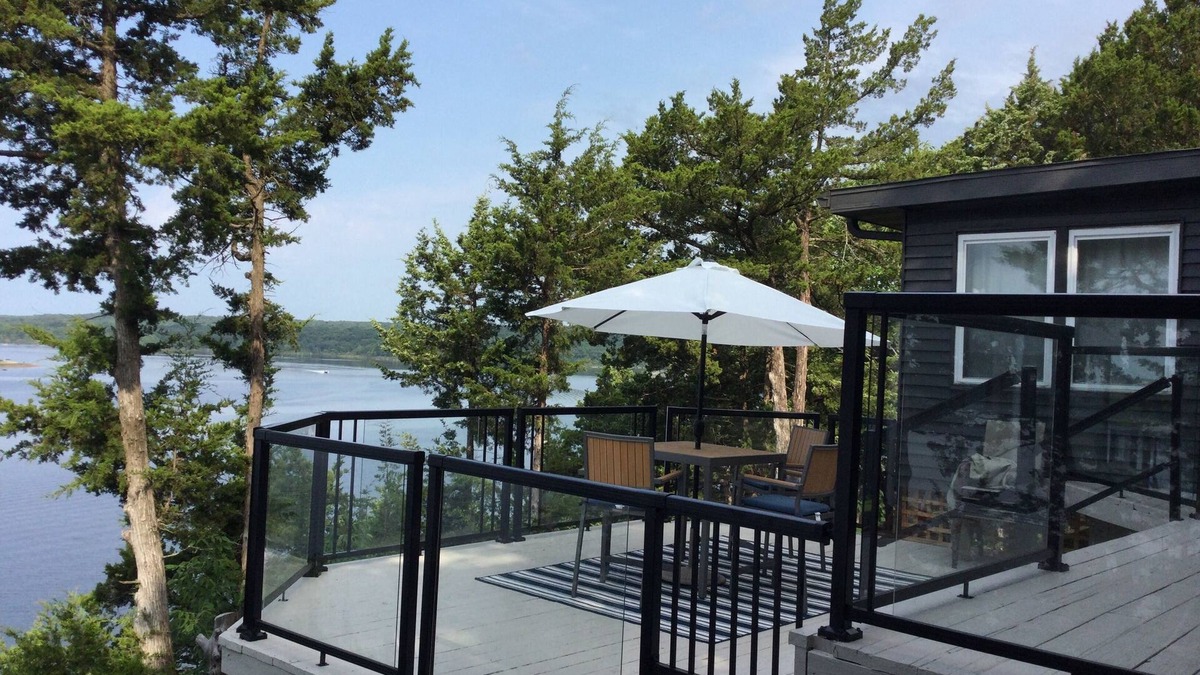 Clinton House | Spectacular view on the bluff of Truman Lake