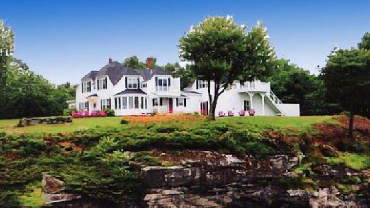 Westport Apartment | SPECTACULAR VIEWS! Private DEEPWATER Dock, 3 acres in DESIRABLE Mid Coast Maine