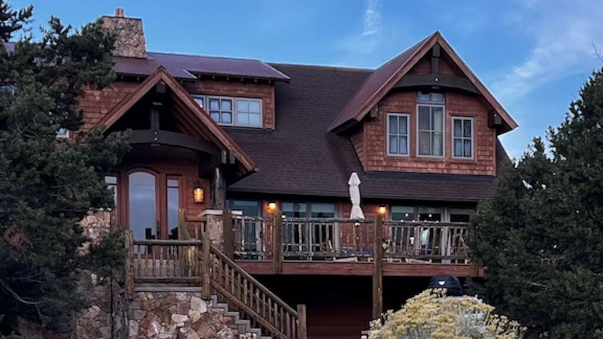 Basalt Cabin | Spectacular views from rooms, deck & hot tub. Walk to historic downtown Basalt!