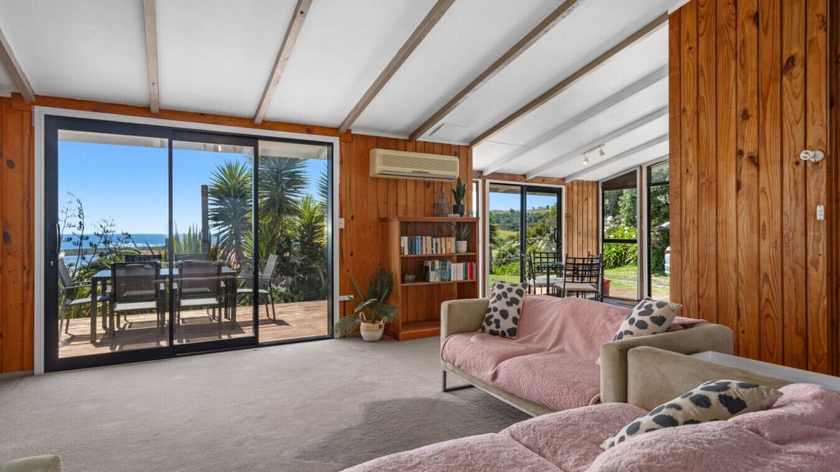 Waiotahi House | Spectacular Views from the Top.