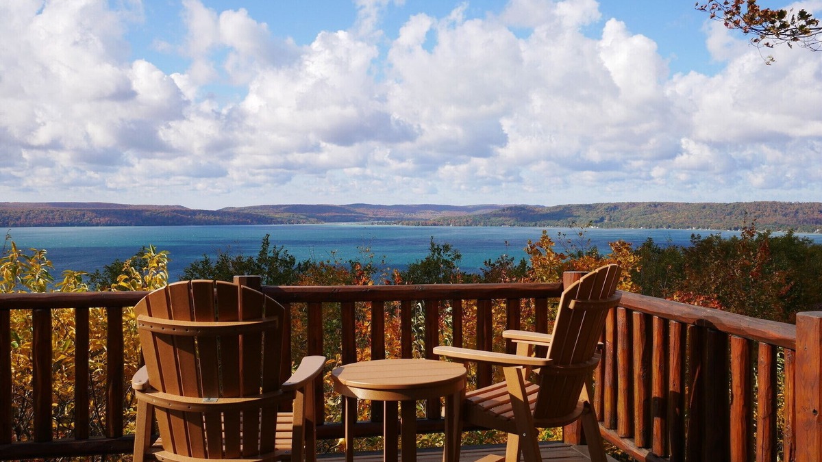 Maple City House | SPECTACULAR VIEWS - Glen Lake, Lake MI, Sleeping Bear Point, Glen Arbor getaway