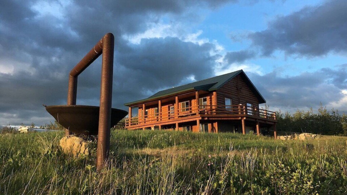 Babb House | Spectacular Views! Minutes from Many Glacier and St. Mary's!