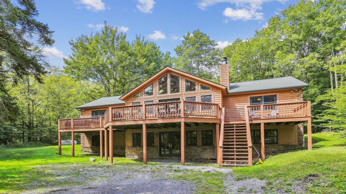 Canaan Heights House | Spectacular views! Spectacular lodging! Welcome to Yeti's Den!