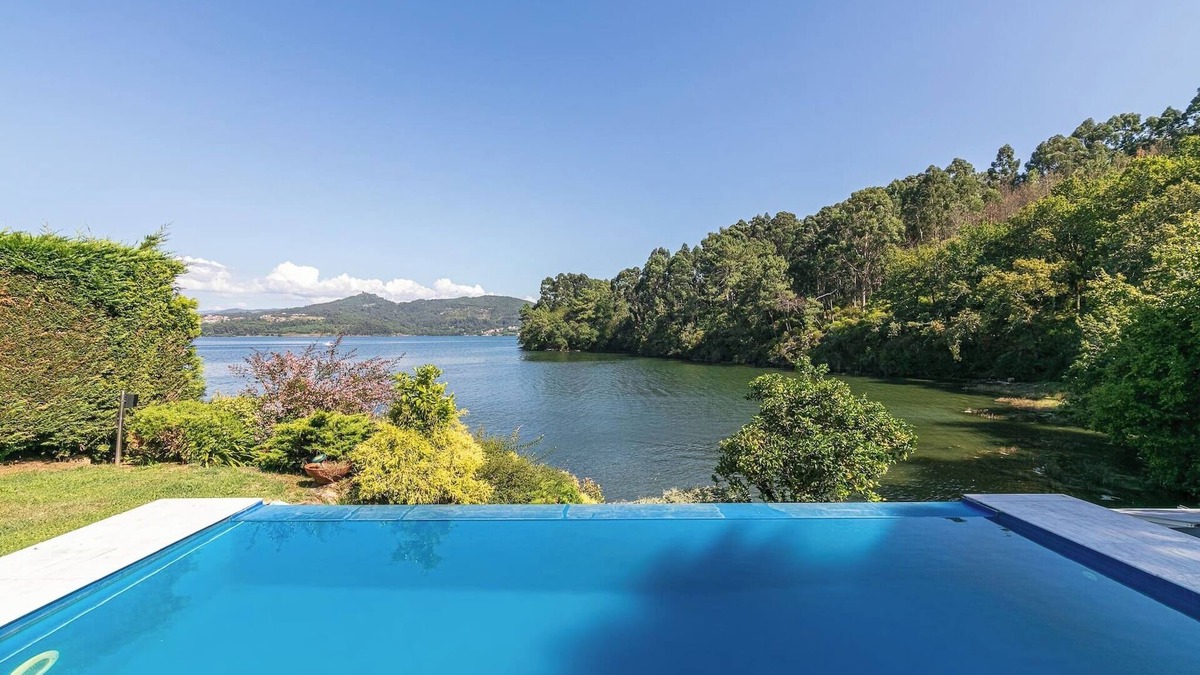 Santa Cristina de Cobres House | Spectacular Vilaboa House