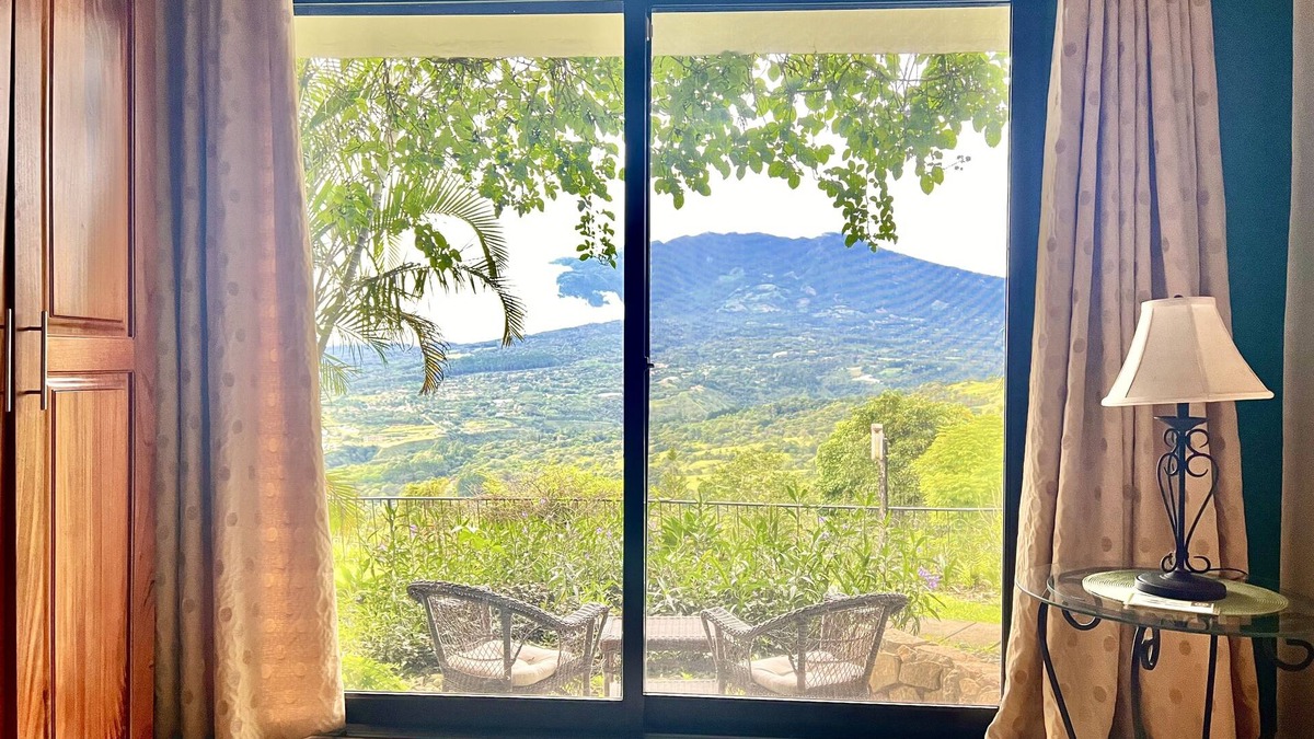 Jaramillo Apartment | Spectacular volcano view and private estate gardens above Boquete