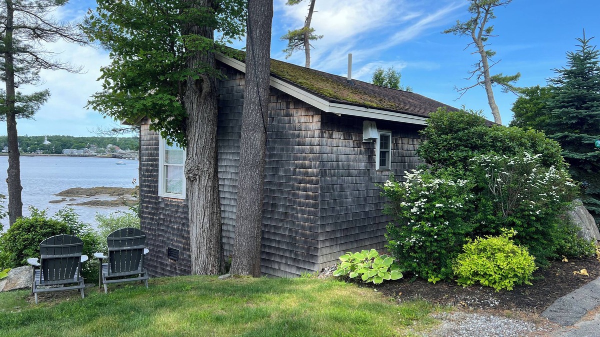 Edgecomb Cottage | Spectacular Waterfront Cottage: Charming Getaway on The Sheepscot River