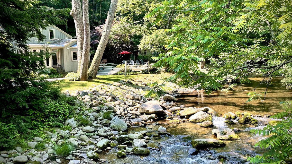 Roseland Cottage | Spectacular Waterfront Retreat on Piney River in the Blue Ridge Mountains.
