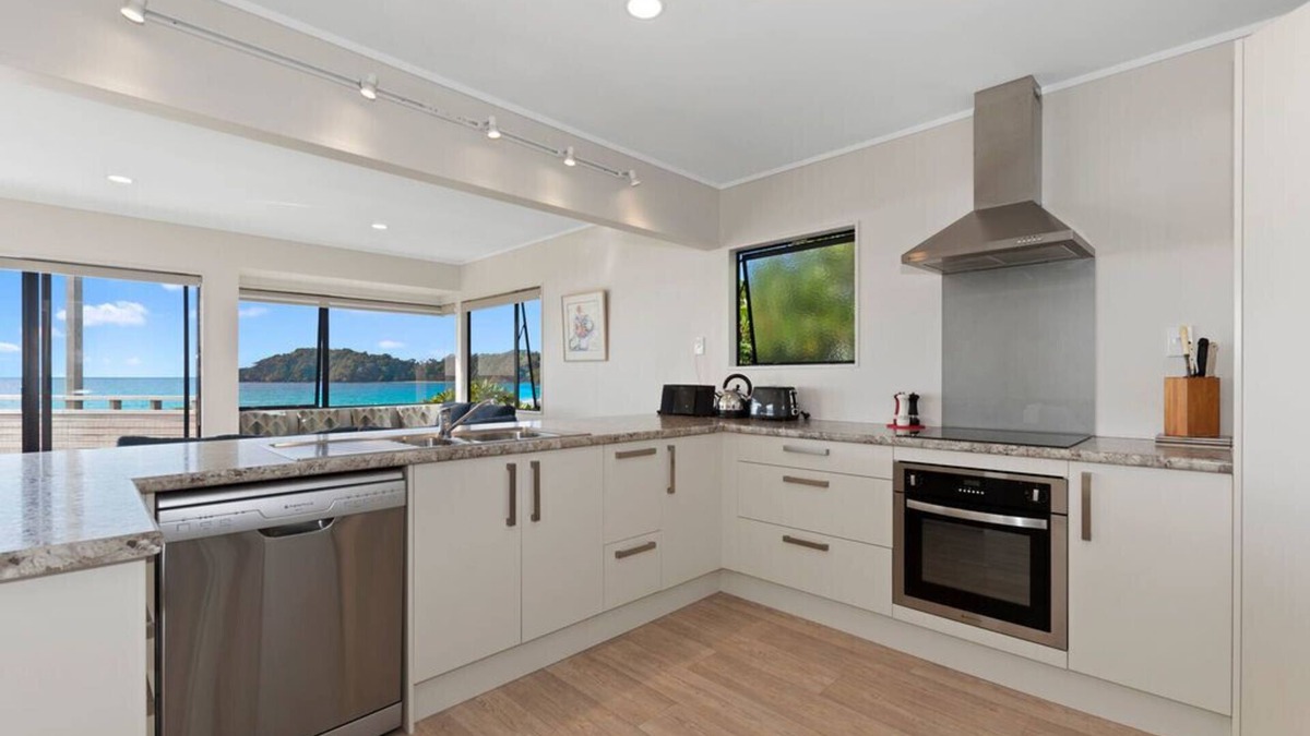 Matapouri Cottage | Spectacular Woolleys Bay - Matapouri Holiday Home