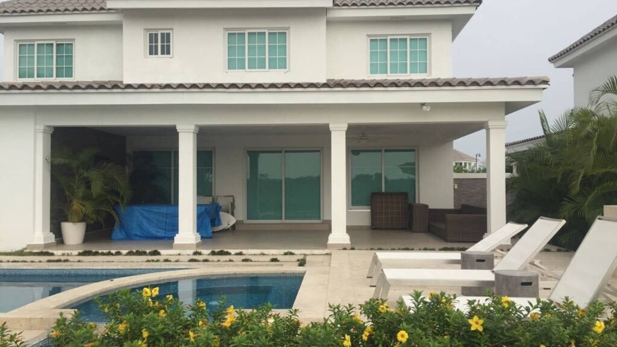 Cocle House | Spectacularly furnished beach house