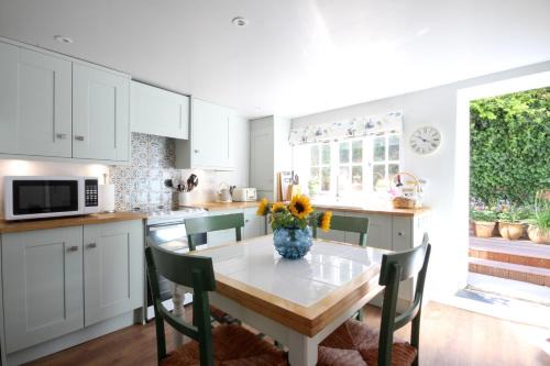 Sandwich House | Spencer House
