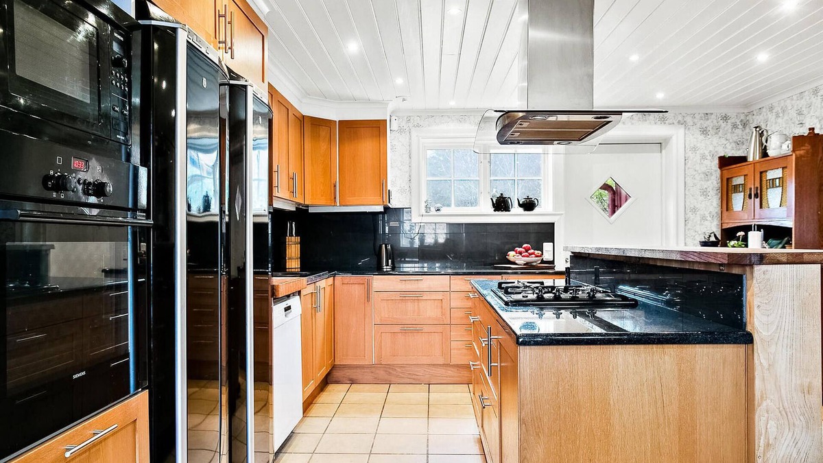 Grundsund House | Spend a great family vacation on the island of Skaftö in this spacious vacation accommodation.