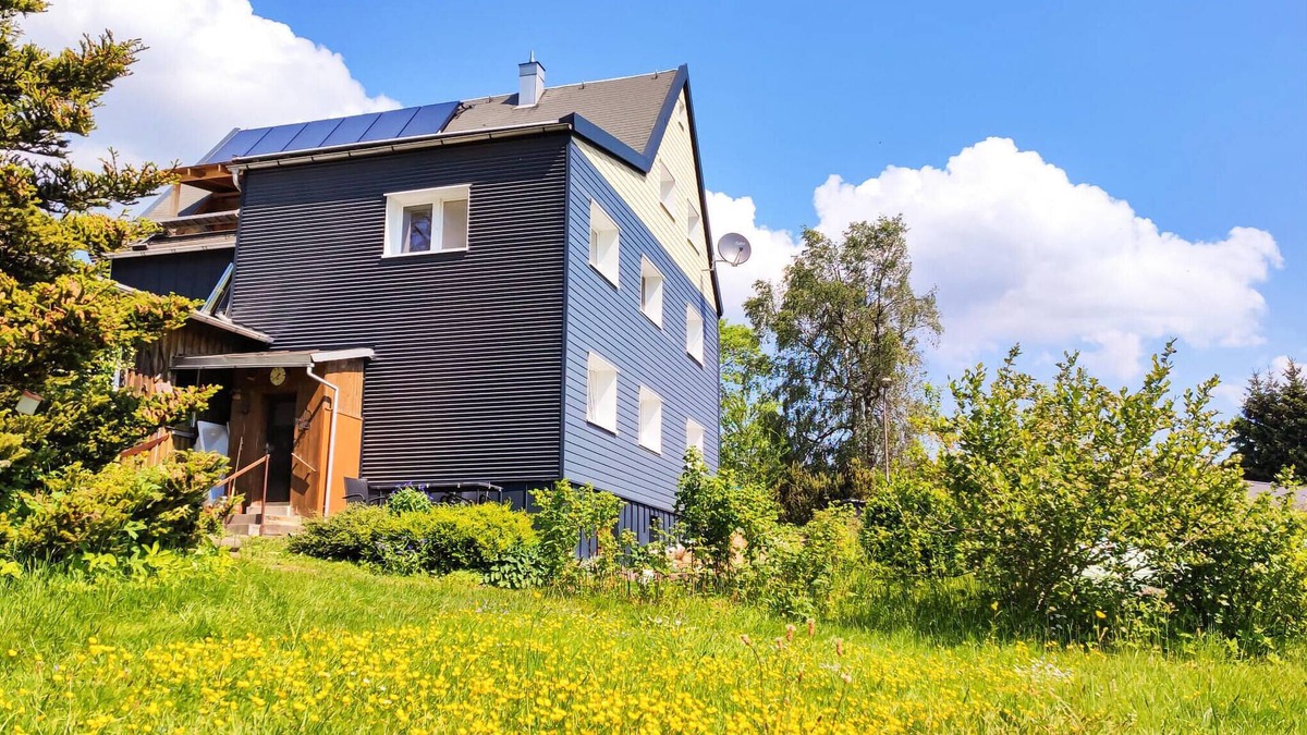 Siegmundsburg Apartment | Spend a relaxing vacation close to nature in this appealing vacation apartment.