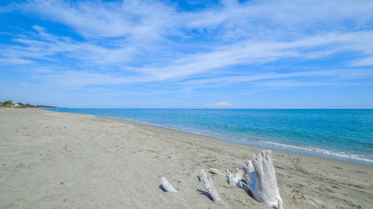 Canale-di-Verde House | Spend a relaxing in this beautiful vacation home with private pool and jacuzzi near the beach.