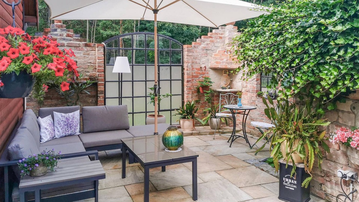Mullrose House | Spend a vacation close to nature in this inviting vacation home.