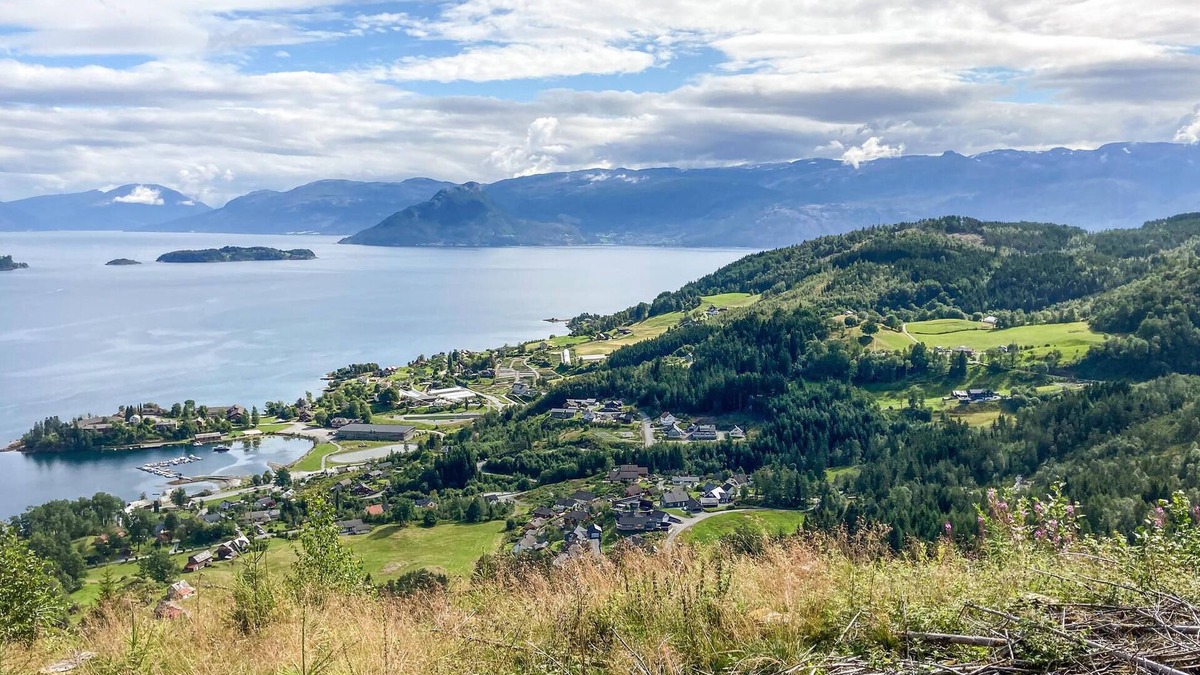 Kvam Apartment | Spend an active and at the same time romantic vacation with a view of the Hardangerfjord.