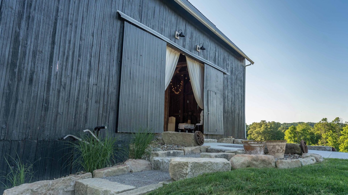 Pomeroy House | Spend some time in a lovely pre-civil war barn!