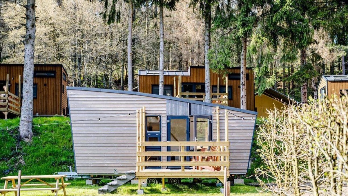 Smuid House | Spend the night in the middle of the Ardennes in your own Laidback Cabin!