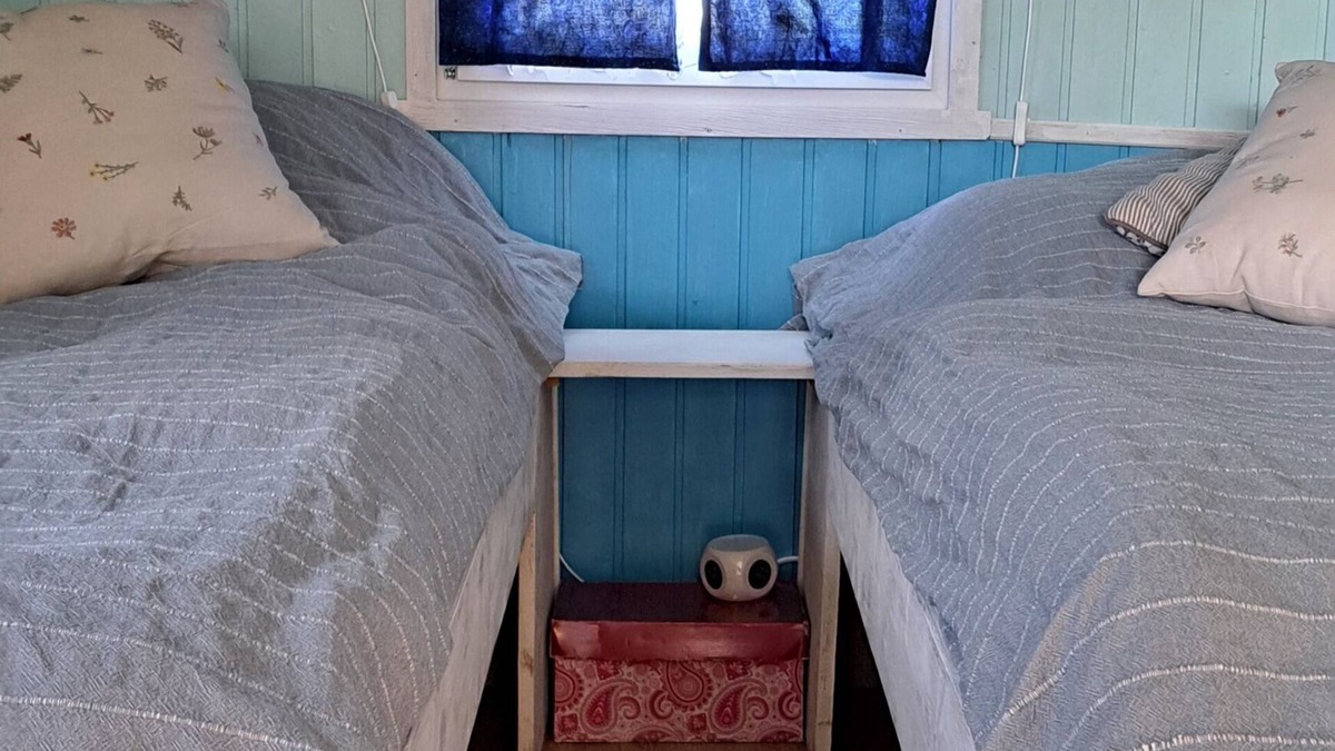Karstadt Cabin | Spend the night in a circus wagon