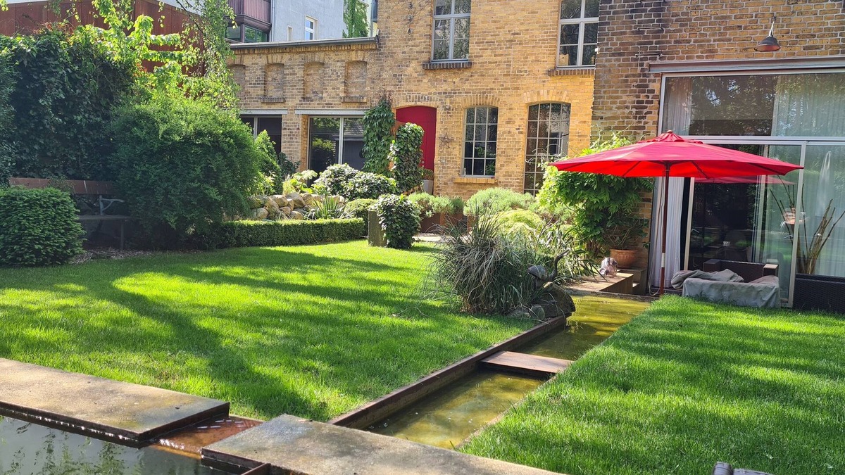 Leutzsch Apartment | Spend the night in a film set - loft in the old bakery (130 sqm)