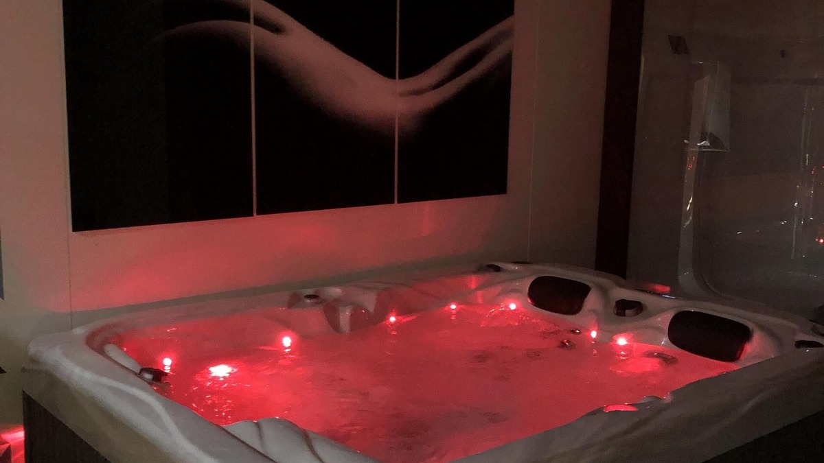 Mouscron Apartment | Spend the night in a private spa for couples with sauna hammam jaccuzi