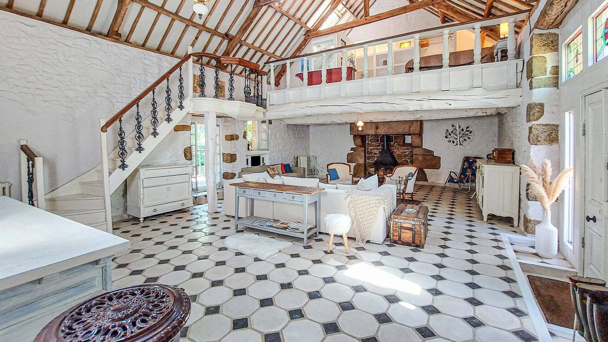 Bazouges-la-Perouse House | Spend your vacation in this inviting vacation home in a wonderful location.