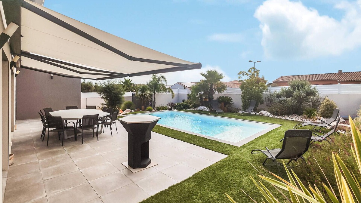 Caux House | Spend your next holiday in this modern holiday home in the south of France.