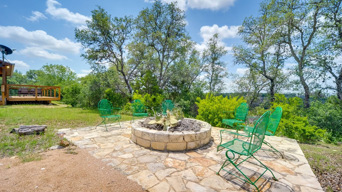 Paleface Homesteads Cabin | Spicewood Ranch Cabin w/Deck, Barn Access!