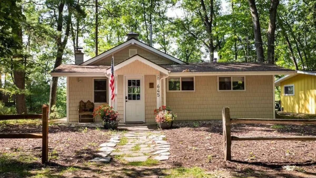 Mayfield Cabin | Spider Lake Oasis | Beach | Fire Pit | Dock | Private | Fishing