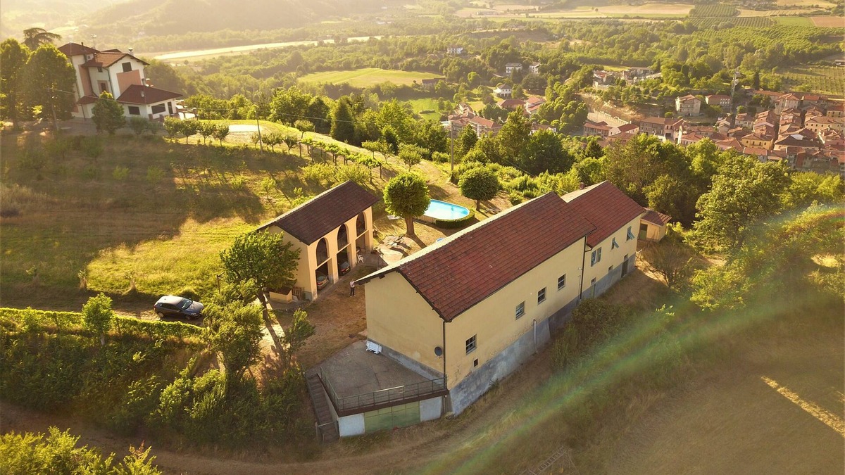 Spigno Monferrato House | Spigno Italia: family home with fantastic views