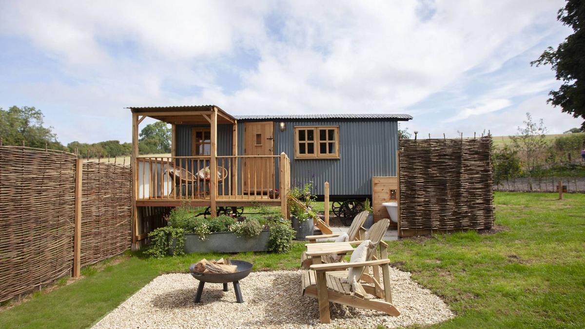 Dorchester Cottage | SPINDLEBERRY HUT, pet friendly, with a garden in Piddletrenthide