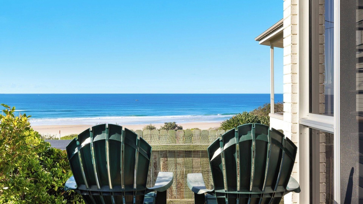 Yamba Apartment | Spindrift Lowerdeck BEACH FRONT location! Retro style 2 bed, Wifi, Nespresso+