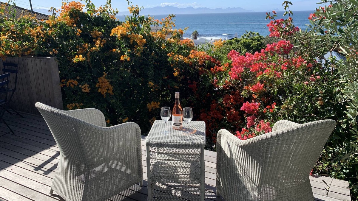 Kalk Bay Apartment | Spindrift - Mint-new, drop dead sea view, large veranda, 1 bedroom 1 bathroom