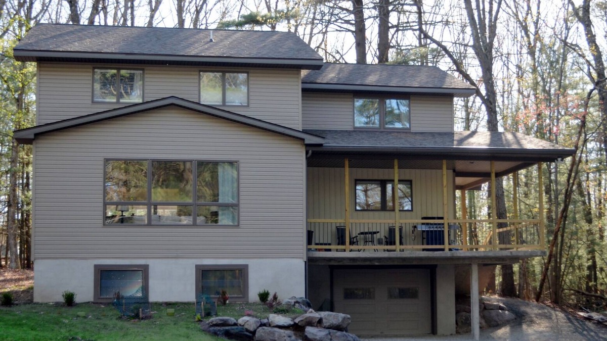 Tafton House | Spinnler Point Lake House walk to Lake Wallenpaupack Boat Slip