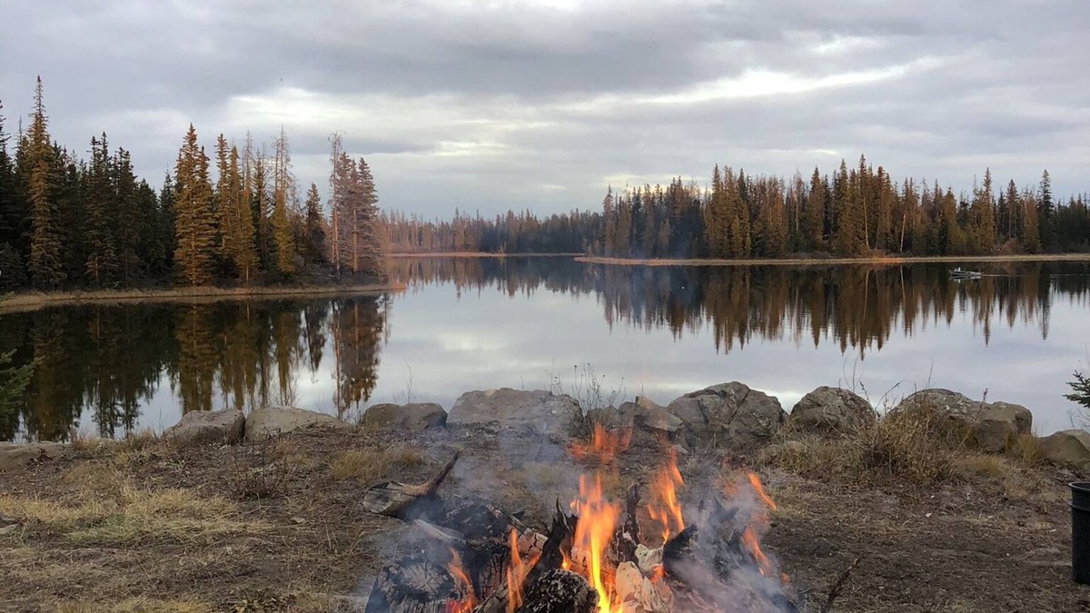 100 Mile House Ski Chalet | Spirit Winds private lakefront Chalet