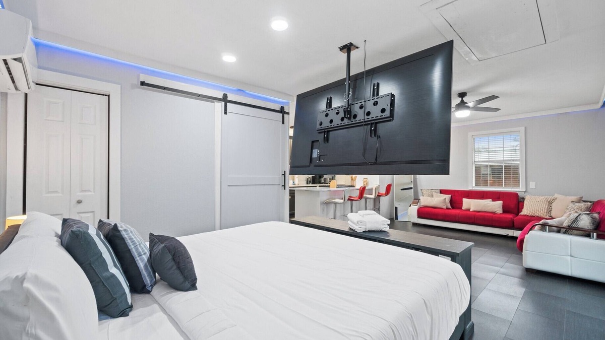 Laguna Beach House | Splash Pad by Book That Condo