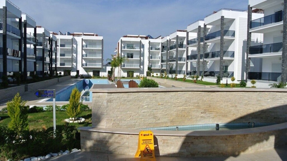Kemer Mahallesi Apartment | Splended duplex penthouse with roof terrace.