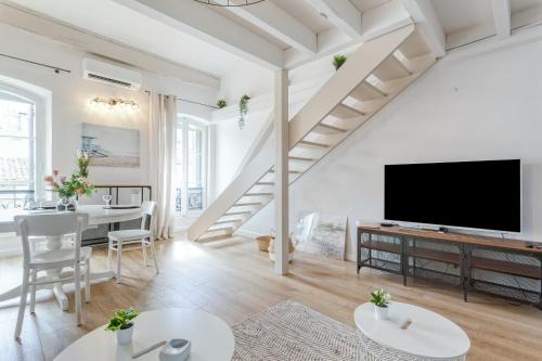 Opera Apartment | Splendid 2-bedroom apartment close to the Opera