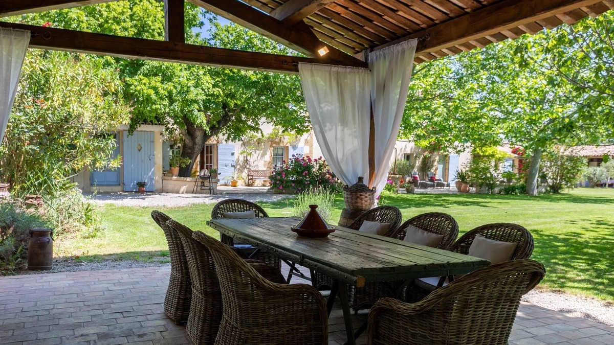 Grans Villa | SPLENDID MAS PROVENÇAL 10 p countryside private garden swimming-pool playground