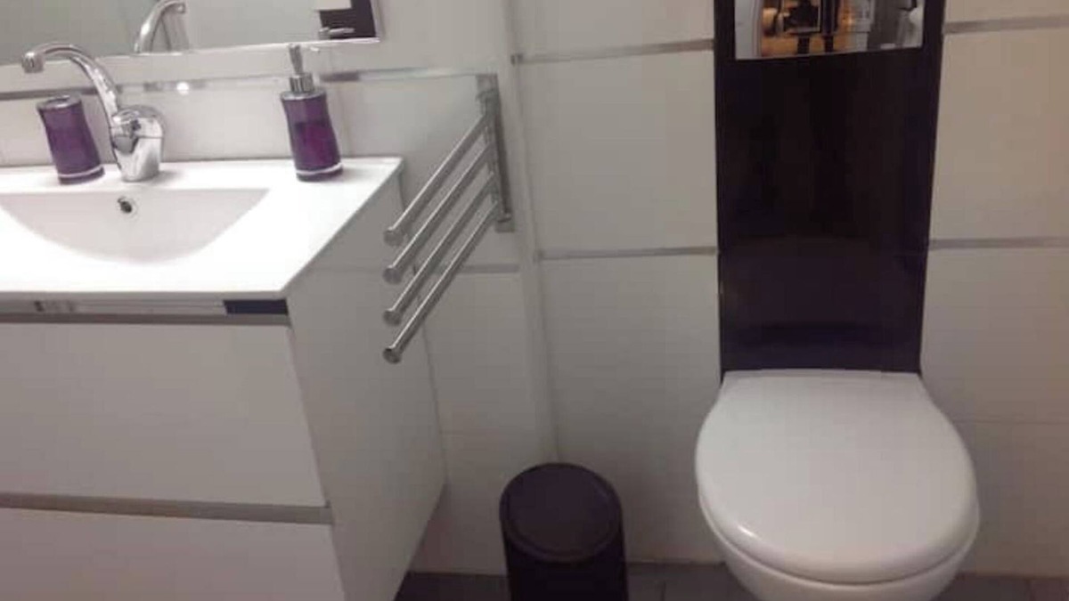 Bayit VeGan House | Splendid renovated 3-room apartment WIFI A/C terrace