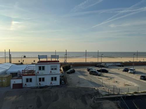 Mariakerke Apartment | Splendid Seaview - Ostend Luxury Studio 4 persons at beach and sea