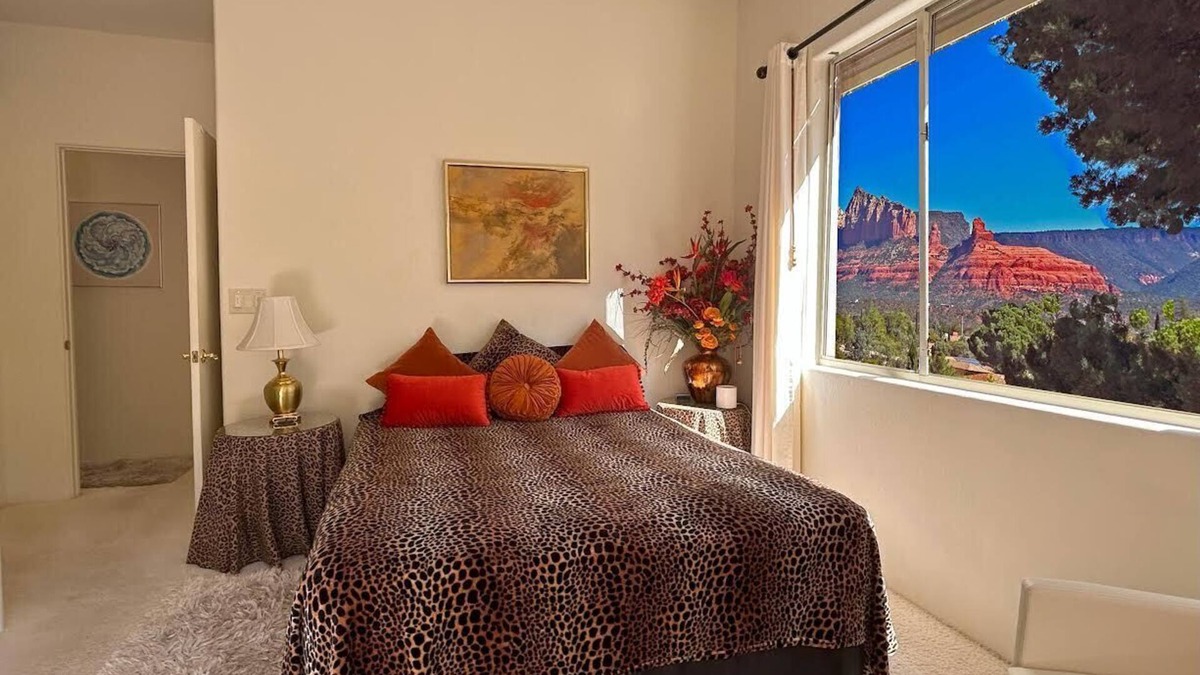 West Sedona Apartment | Splendid Studio- Red Rock View!