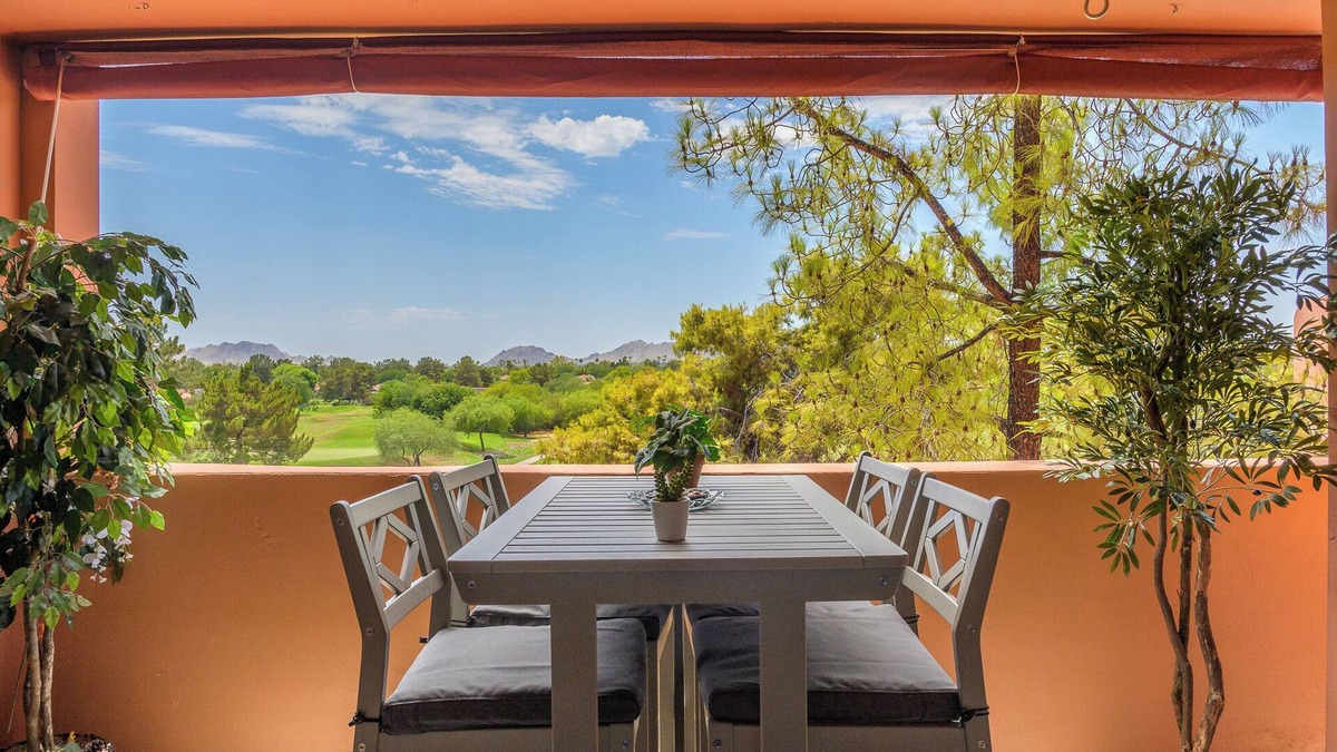 Paradise Valley Village Condo | Splendid Top Floor Condo. Spectacular Views! Fantastic Neighborhood!