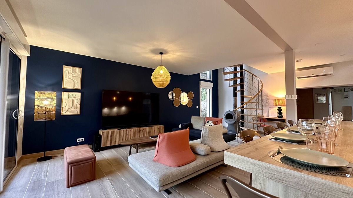 Sarlat-la-Caneda House | Splendide Villa au Coeur de Sarlat, Entièrement Rénovée, Avec Piscine et Jacuzzi