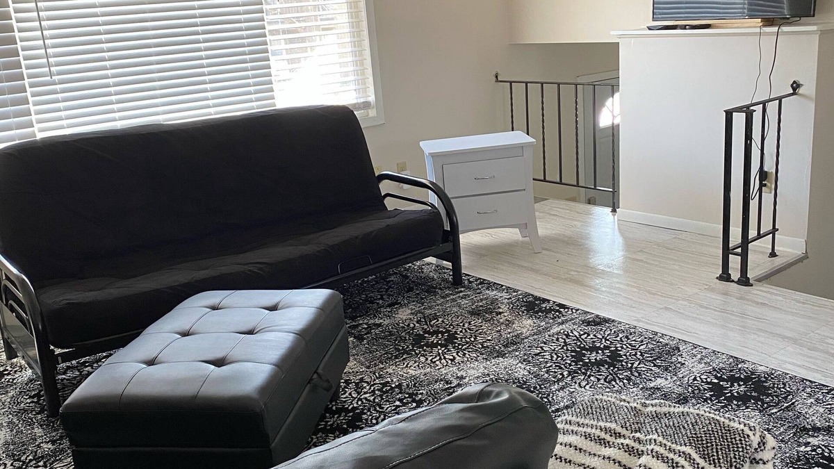 Robbinsdale House | split level 4-bedroom 2-bath duplex