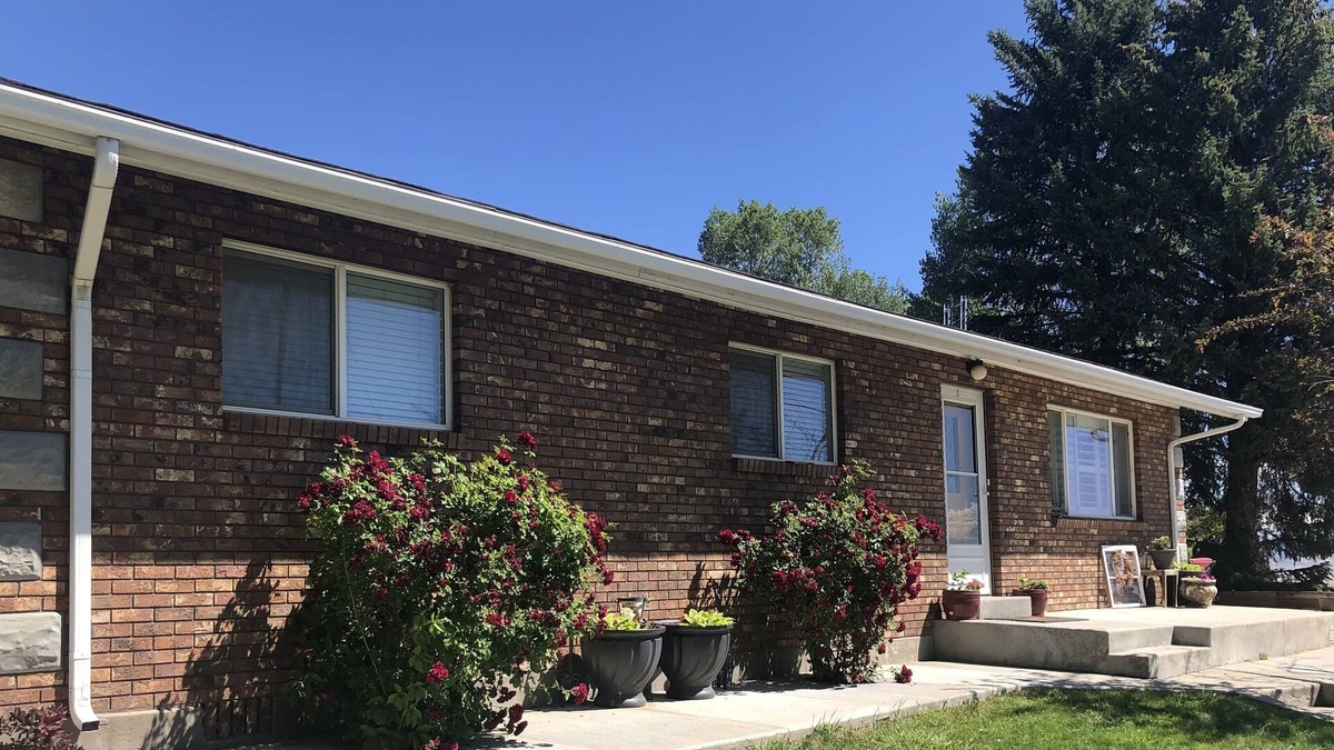 Lapoint House | Split Mountain View Paradise! Life on the farm!