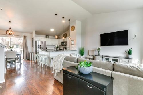Greenacres House | Spokane Valley Home with Fire Pit - 1 Mi to Trails!